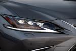 Lexus ES300h 2019 года (UK)